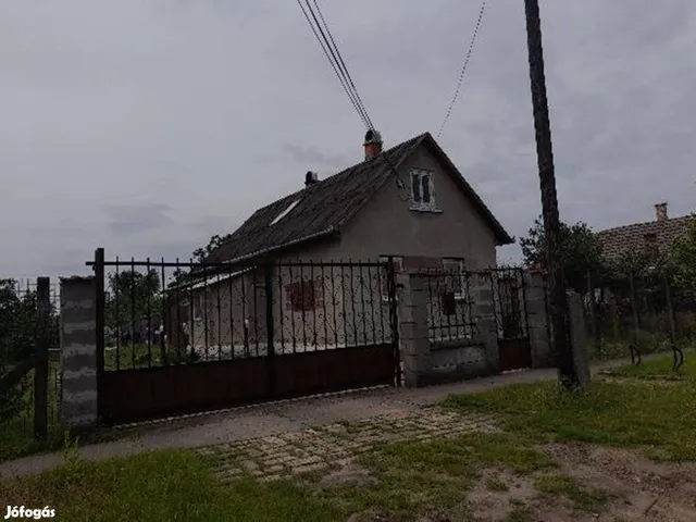 Eladó ház Törtel 80 nm