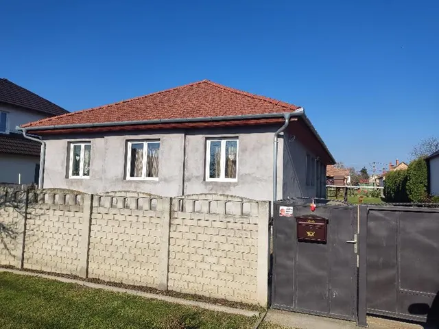 Eladó ház Tét 220 nm
