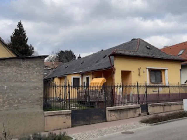 Eladó ház Paks 170 nm