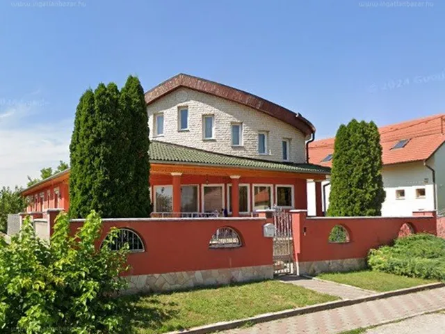 Eladó ház Pécs 300 nm