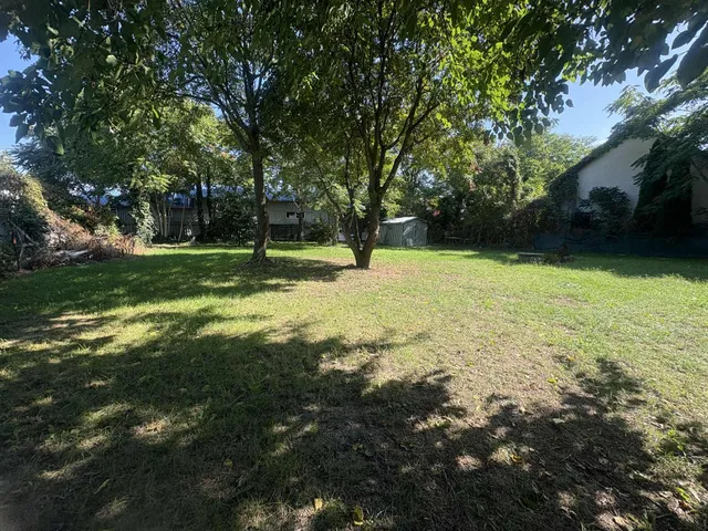 Eladó telek Taksony 716 nm