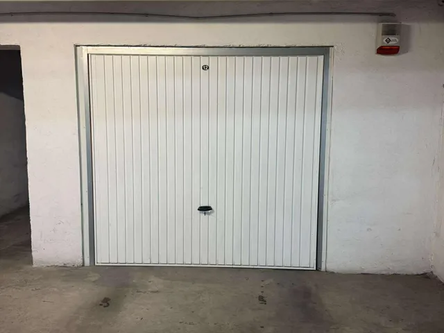 Eladó garázs Mosonmagyaróvár, Városközpont 23 nm