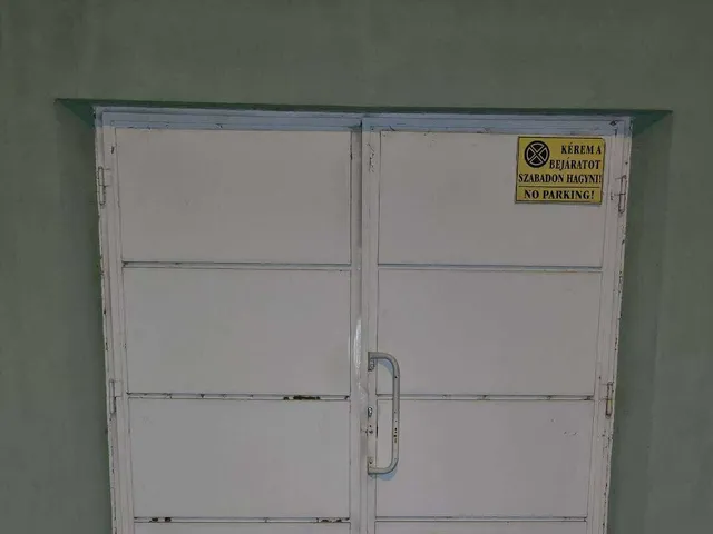 Eladó garázs Mosonmagyaróvár, Városközpont 18 nm