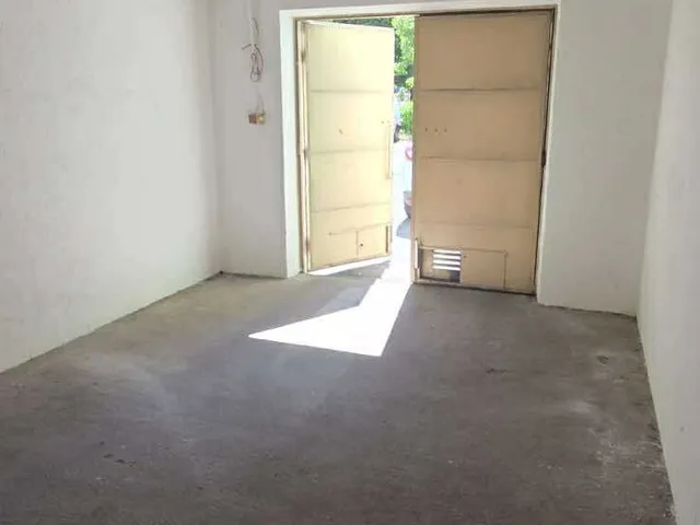 Eladó garázs Mosonmagyaróvár, Városközpont 18 nm