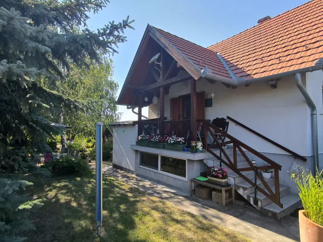 Eladó nyaraló Balatonberény 30 nm