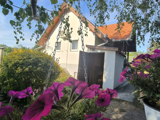 Eladó nyaraló Balatonberény 30 nm