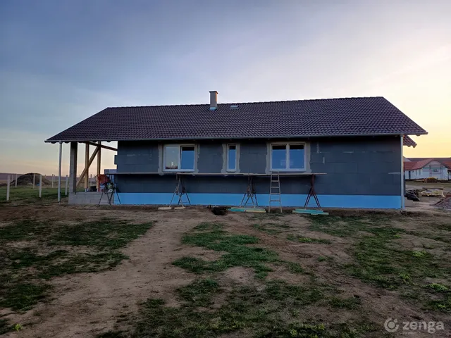 Eladó ház Berkenye, Hársas utca 50 114 nm