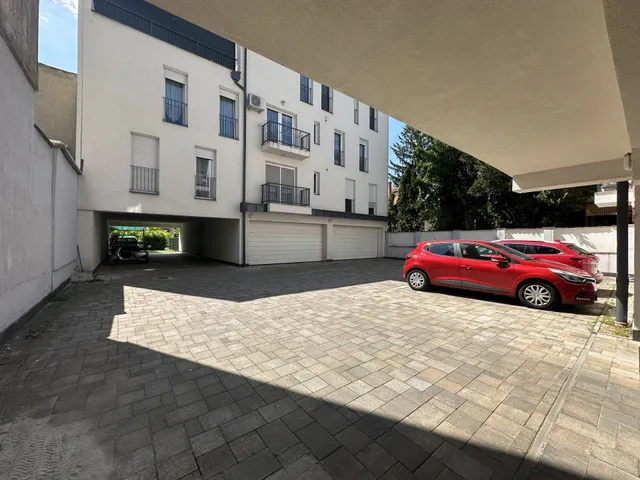 Eladó kereskedelmi és ipari ingatlan Szombathely 76 nm