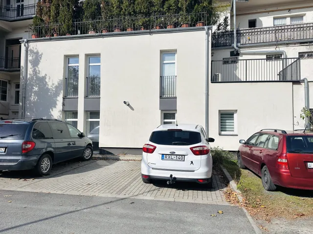 Eladó lakás Szombathely, Király utca 190 nm