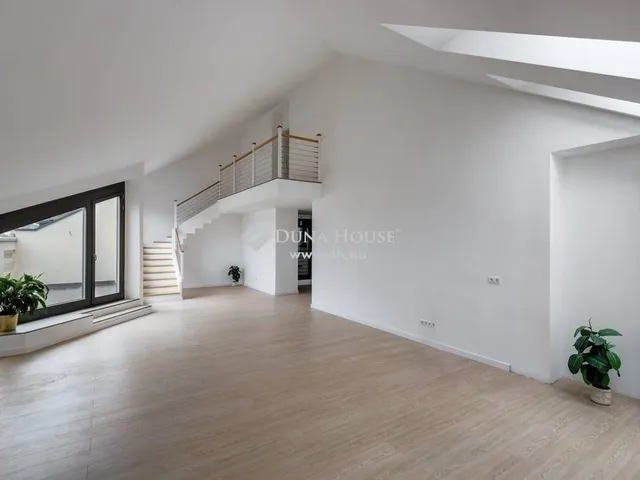 Eladó lakás Budapest VI. kerület, Nagykörúton belüli terület 161 nm