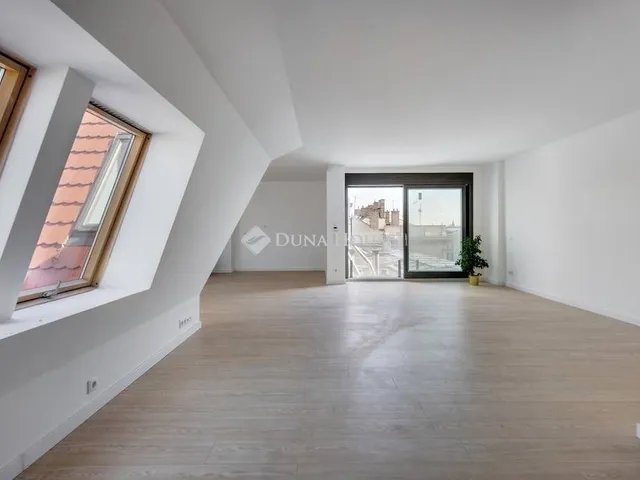 Eladó lakás Budapest VI. kerület, Nagykörúton belüli terület 119 nm