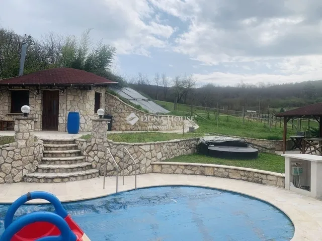 Eladó ház Bajót 200 nm