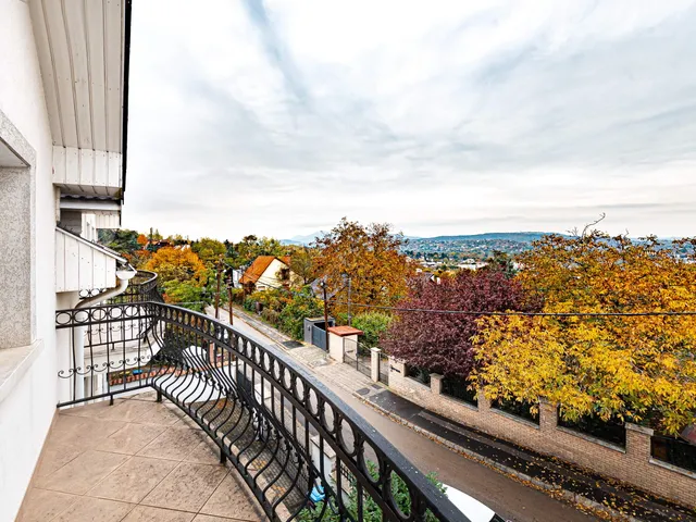 Eladó ház Budapest III. kerület, Táborhegy 196 nm