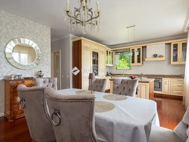 Eladó ház Budapest II. kerület 270 nm