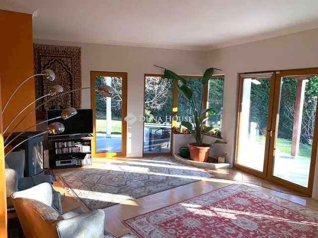 Eladó ház Üröm 206 nm