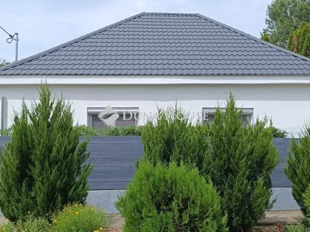 Eladó ház Úny 90 nm