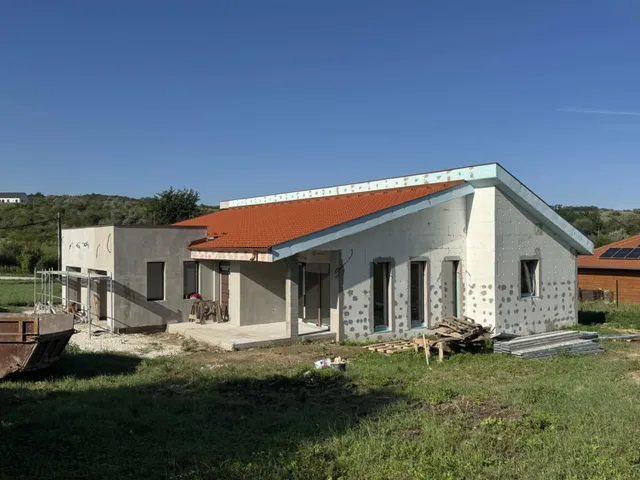 Eladó ház Tinnye 145 nm