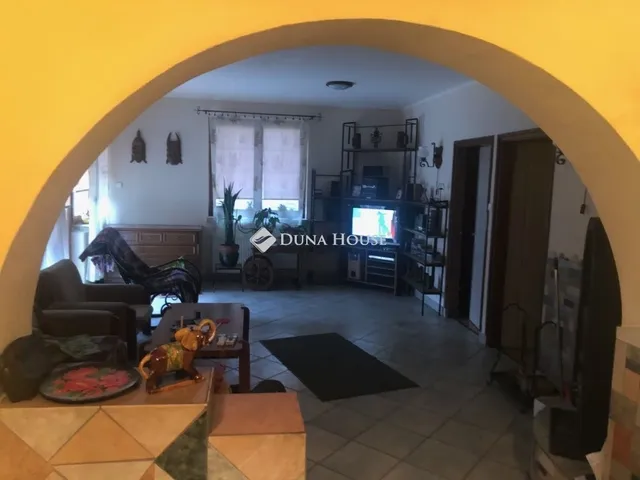 Eladó ház Tabajd 182 nm