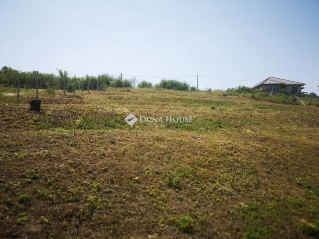Eladó telek Tinnye 1500 nm