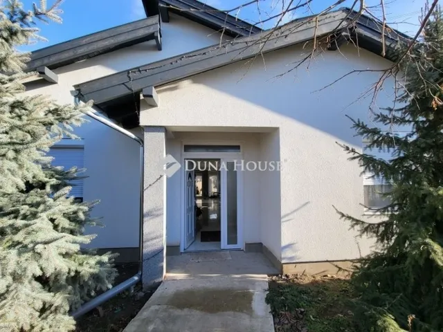 Eladó ház Baracska 157 nm