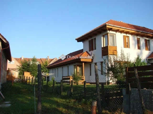 Eladó ház Etyek 220 nm