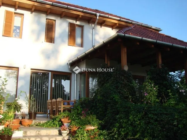 Eladó ház Etyek 220 nm
