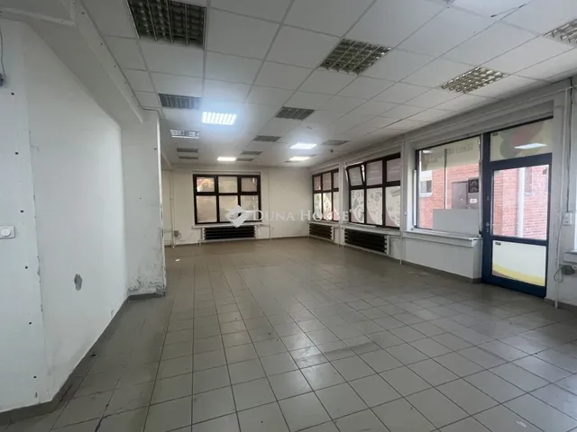 Eladó kereskedelmi és ipari ingatlan Oroszlány 205 nm
