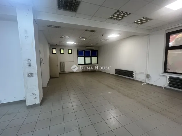 Eladó kereskedelmi és ipari ingatlan Oroszlány 205 nm