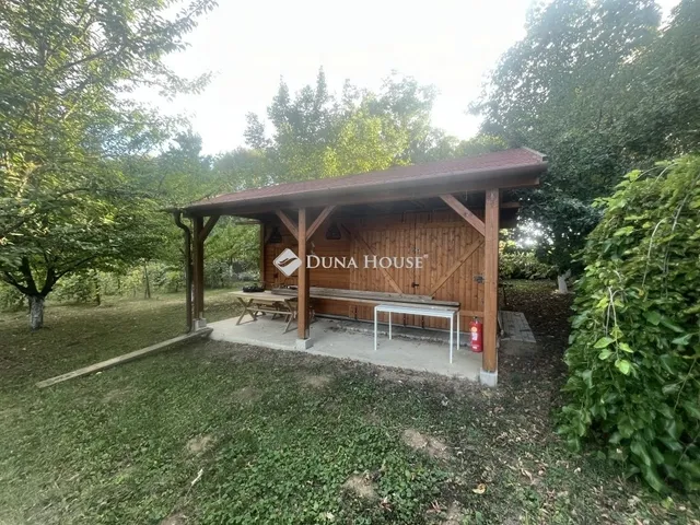 Eladó telek Üröm 3000 nm