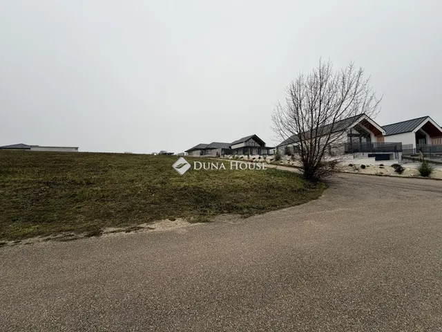 Eladó telek Budajenő 4876 nm