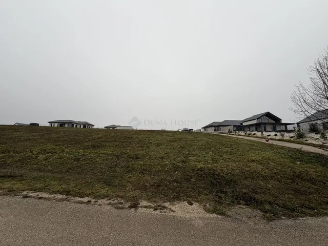 Eladó telek Budajenő 4876 nm