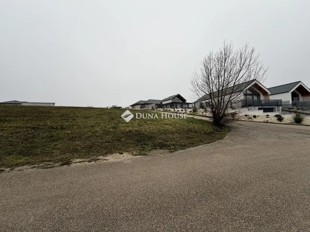 Eladó telek Budajenő 4876 nm