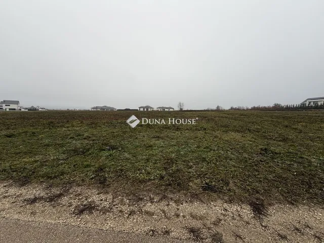 Eladó telek Budajenő 4018 nm