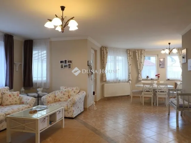 Eladó ház Balatonkenese 140 nm