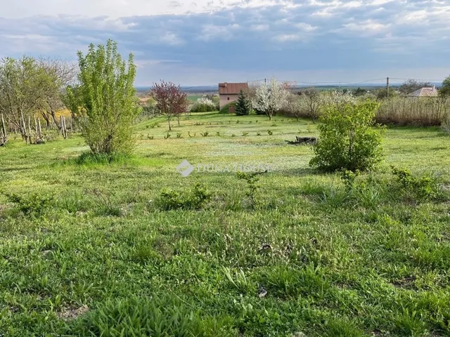 Eladó telek Füle 2495 nm