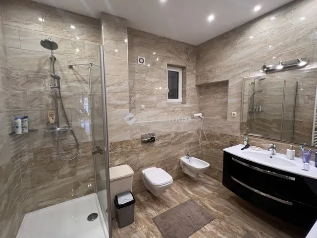 Eladó ház Balatonszemes 320 nm