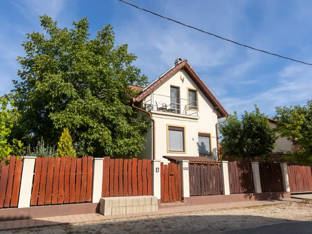 Eladó ház Budapest IV. kerület, Újpest 350 nm