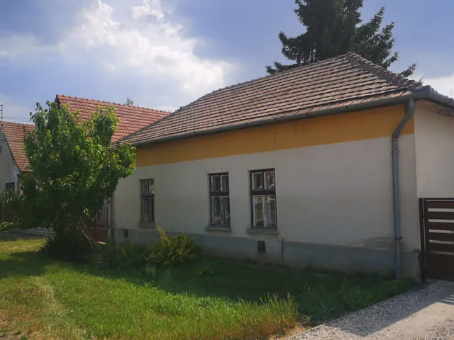 Eladó ház Rákóczifalva 77 nm