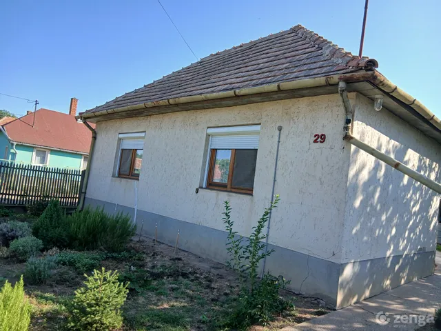Eladó ház Nagykarácsony 100 nm