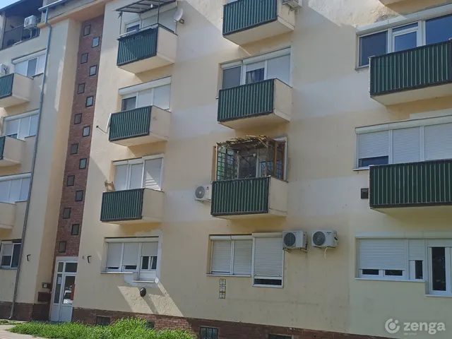 Eladó lakás Pécs, Uránváros 39 nm