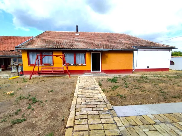 Eladó ház Rém 109 nm