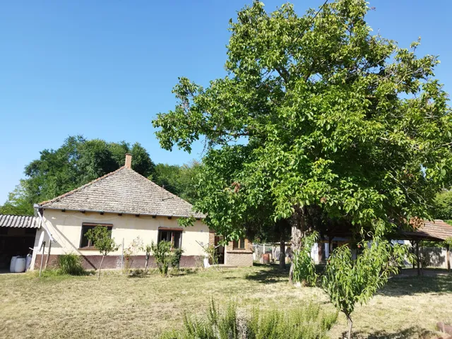 Eladó ház Császártöltés 104 nm