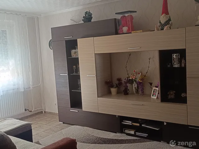 Eladó lakás Várpalota, Felsőinkám 68 nm