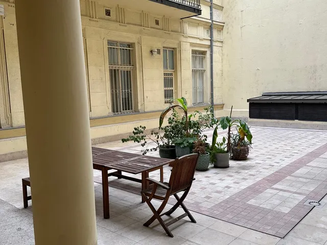 Eladó lakás Budapest VI. kerület, Nagykörúton belüli terület, Andrássy 124 nm