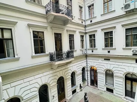 Eladó lakás Budapest VI. kerület, Nagykörúton belüli terület 93 nm