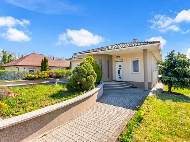 Eladó ház Csomád 260 nm