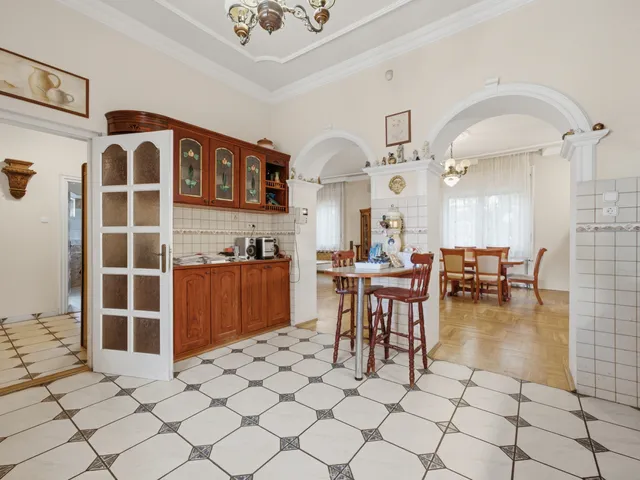 Eladó ház Budapest XVII. kerület, Felső-Rákoshegy, kölcsey utca 200 nm
