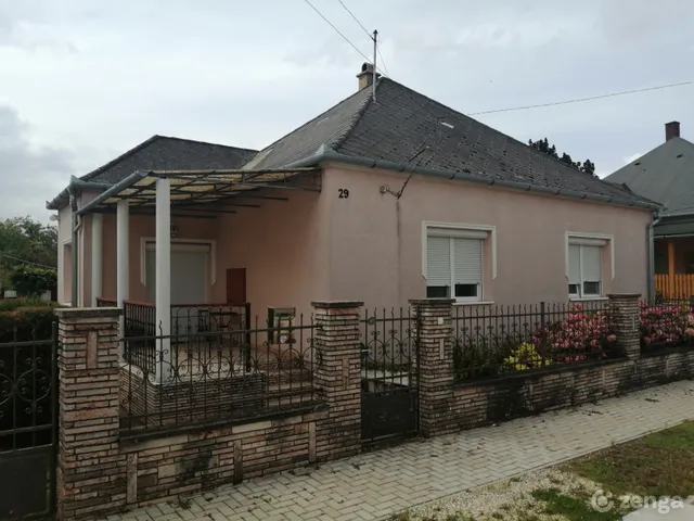 Eladó ház Bábolna 120 nm