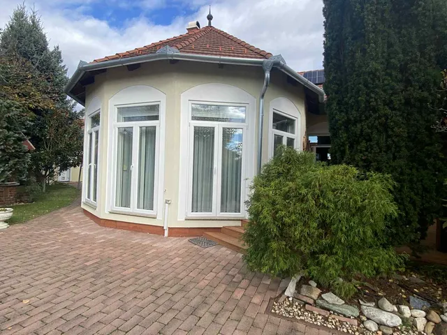 Eladó ház Szombathely, Sarlaytelep 210 nm