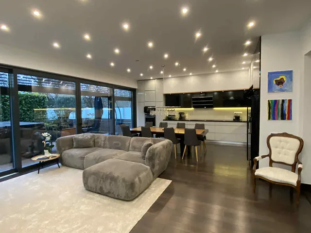 Eladó ház Szombathely, Középhegy 270 nm